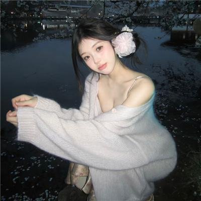 穿风信子蓝的少女